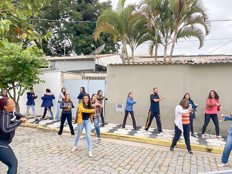 Aula de ginástica laboral dinâmica